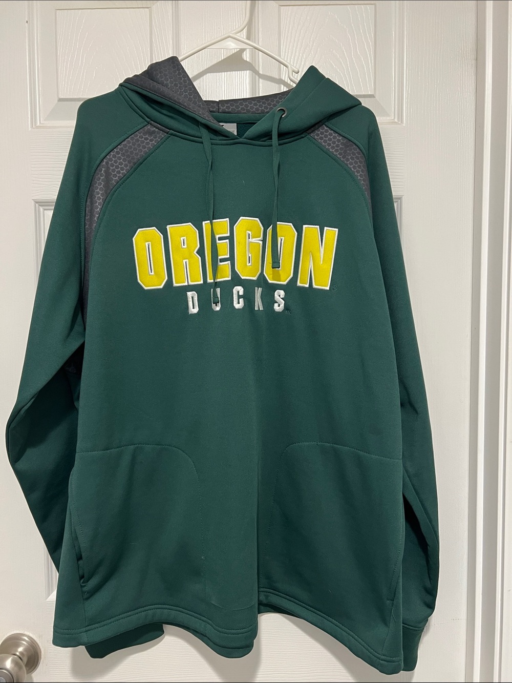 Colosseum Oregon Ducks Green Hoodie with Yellow Lettering